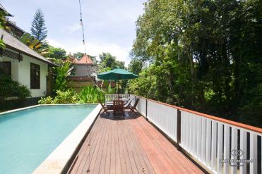 Image 2 from Villa 5 chambres à vendre en pleine propriété dans la région de Tanah Lot