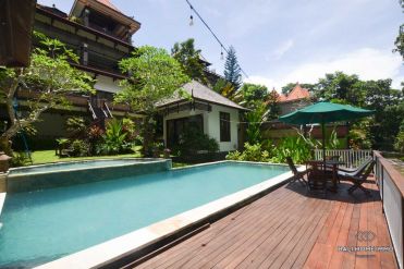 Image 1 from Villa 5 chambres à vendre en pleine propriété dans la région de Tanah Lot