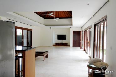 Image 3 from 5 Bedroom Villa for Sale Leasehold near Berawa Beach