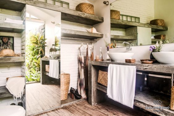 Image 18 from Villa 5 Kamar Tidur untuk Dijual di Canggu Batu Bolong