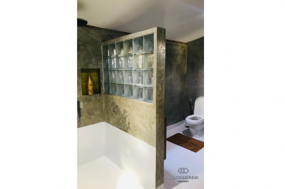 Image 16 from 1 rumah pribadi + 1 Hotel butik dengan 4 Kamar Tidur untuk dijual Hak Sewa di Seseh