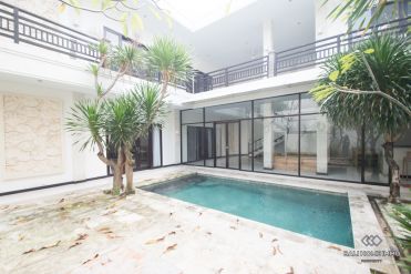 Image 3 from 5 Bedroom Villa for Yearly Rental in Seminyak