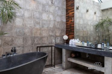 Image 12 from 5 Bedroom Villa for Yearly Rental in Bali Seminyak