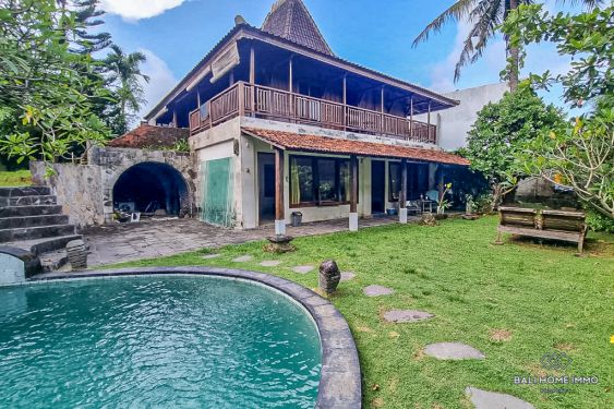 Image 1 from Villa de 5 chambres à rénover à vendre en pleine propriété à Bali Canggu côté résidentiel