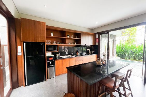 Image 6 from Villa 3 + 2 Kamar berpemandangan sawah Dijual Hak Milik di Batu Bolong, Canggu