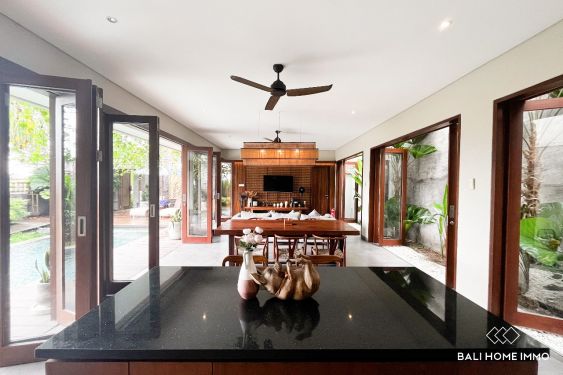 Image 5 from Villa 3 + 2 Kamar berpemandangan sawah Dijual Hak Milik di Batu Bolong, Canggu