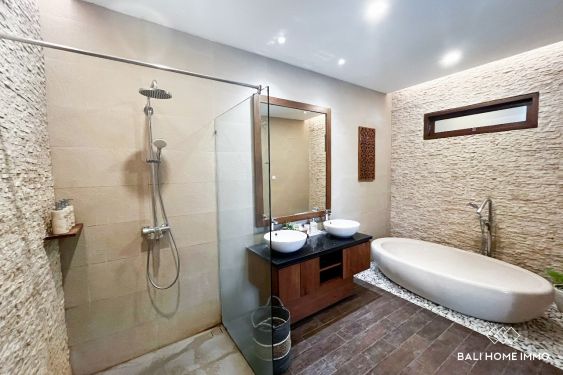 Image 16 from Villa 3 + 2 Kamar berpemandangan sawah Dijual Hak Milik di Batu Bolong, Canggu