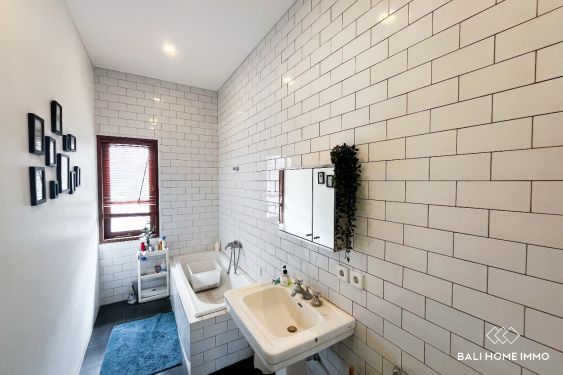 Image 12 from Villa Keluarga 6 Kamar untuk dijual sewa di Berawa Canggu