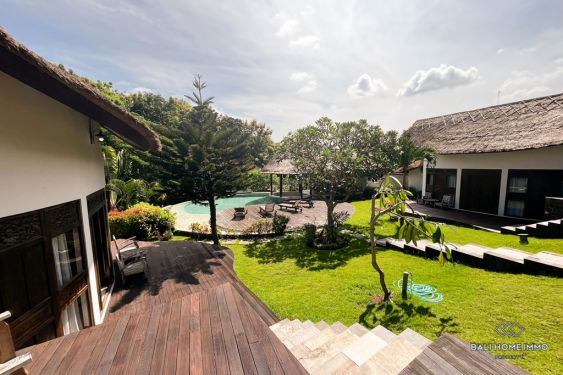 Image 2 from Villa Keluarga 6 Kamar dengan Taman Luas Dijual di Canggu Bali