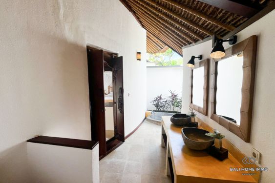 Image 17 from Villa Keluarga 6 Kamar dengan Taman Luas Dijual di Canggu Bali