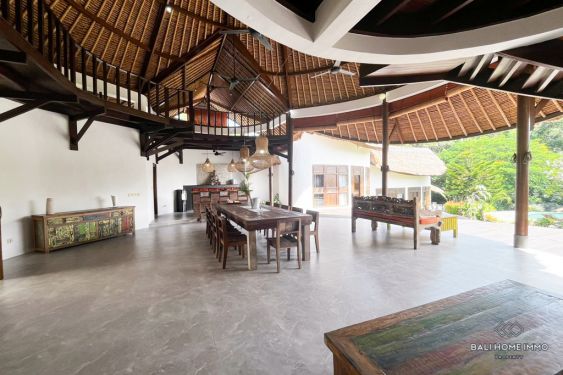 Image 7 from Villa Keluarga 6 Kamar dengan Taman Luas Dijual di Canggu Bali