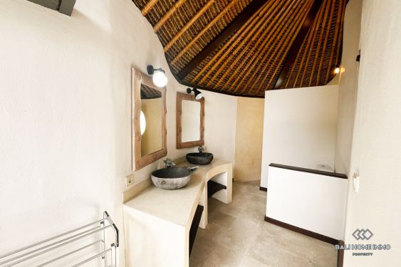 Image 16 from Villa Keluarga 6 Kamar dengan Taman Luas Dijual di Canggu Bali