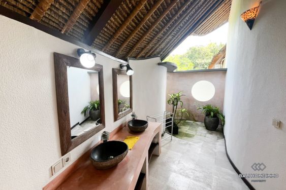 Image 18 from Villa Keluarga 6 Kamar dengan Taman Luas Dijual di Canggu Bali
