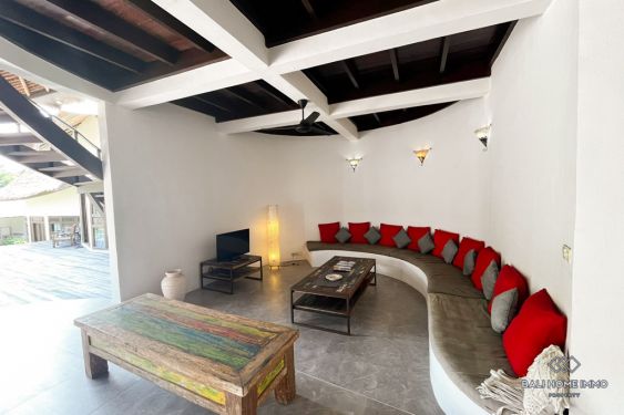 Image 5 from Villa Keluarga 6 Kamar dengan Taman Luas Dijual di Canggu Bali