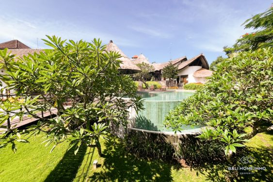 Image 20 from Villa Keluarga 6 Kamar dengan Taman Luas Dijual di Canggu Bali