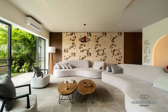 Image 4 from 6 Bedroom Ricefield View Villa For Sale in Umalas