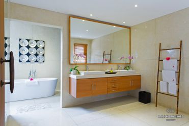 Image 20 from 6 BEDROOM VILLA FOR SALE FREEHOLD IN SEMINYAK