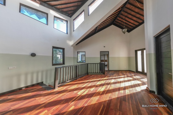 Image 2 from Villa keluarga 6 kamar yang baru direnovasi dijual di Pantai Pererenan, Bali.