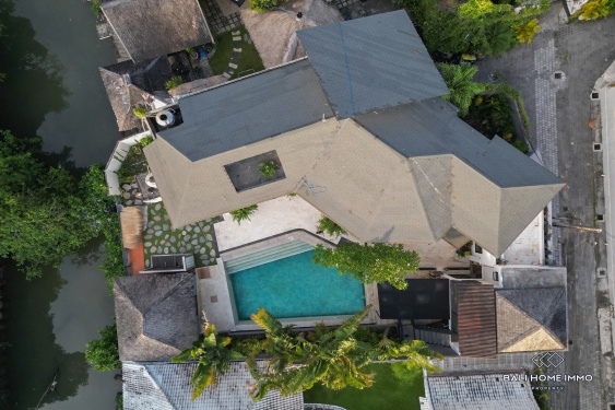 Image 7 from Villa keluarga 6 kamar yang baru direnovasi dijual di Pantai Pererenan, Bali.