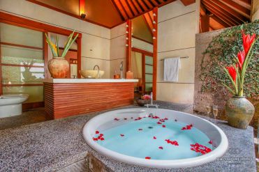 Image 7 from 6 Bedroom Villa with Ricefield View For Sale in Umalas