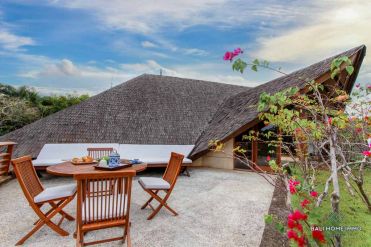 Image 2 from 6 Bedroom Villa with Ricefield View For Sale in Umalas