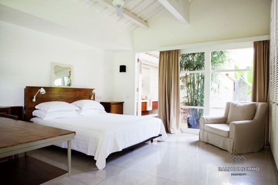 Image 18 from 7 Bedroom Villa & 1 Office Compound for Sale Leasehold in Bali Umalas