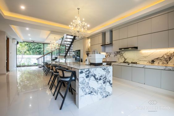 Image 4 from VILLA FAMILIALE DE 7 CHAMBRES À VENDRE AVEC VUE OCÉAN À BALI ULUWATU UNGASAN