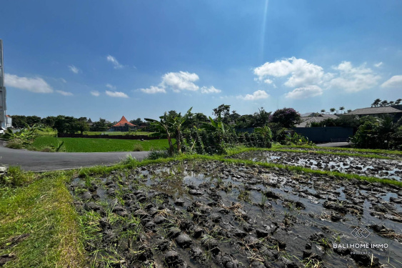 Image 4 from 76 are streefront land for sale in Berawa