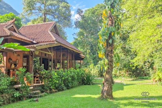 Image 18 from Propriété familiale de 8 chambres à coucher à proximité d'un parc national à vendre à Lombok