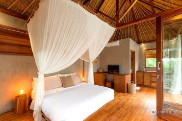 Image 12 from 8 Bedroom Villa For Sale Leasehold Near Berawa Beach