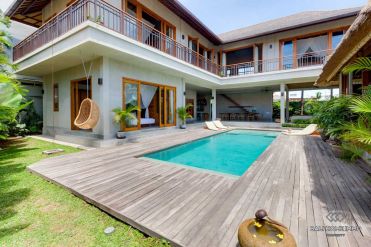 Image 3 from 8 Bedroom Villa For Sale Leasehold Near Berawa Beach
