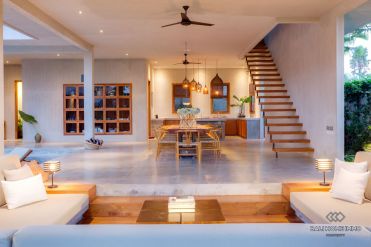 Image 13 from 8 Bedroom Villa For Sale Leasehold Near Berawa Beach