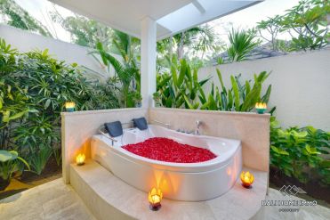 Image 2 from Un complexe de villas comprenant 15 chambres à coucher à vendre à proximité de la plage de Benoa.