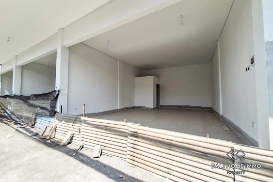 Image 2 from Un espace commercial en bord de rue à louer à Canggu Batu Bolong