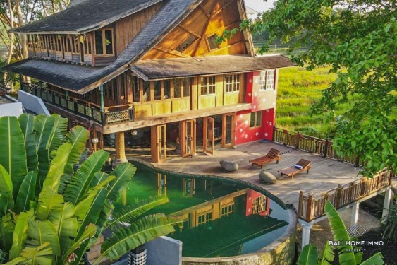 Villa ancienne de 3 chambres entourée de rizières, à louer à l'année à Bali, sur la plage de Cemagi.