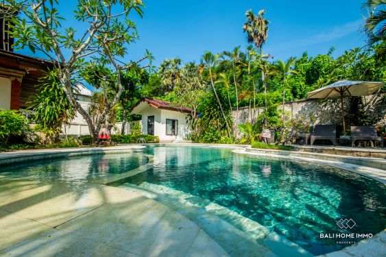 Image 2 from Villa de style balinais de 3 chambres à vendre en pleine propriété à Bali Legian