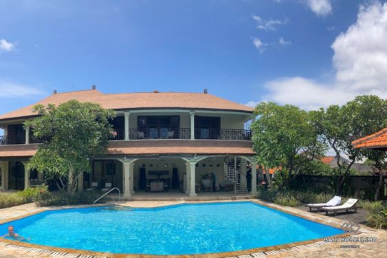 Image 2 from Villa de 5 chambres en bord de mer à vendre en pleine propriété à Bali Ketewel