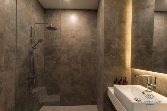 Image 14 from Villa moderne de 2 chambres à vendre avec bail près de la plage de Nelayan Canggu