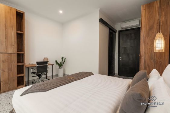 Image 10 from Villa moderne de 2 chambres à vendre avec bail près de la plage de Nelayan Canggu
