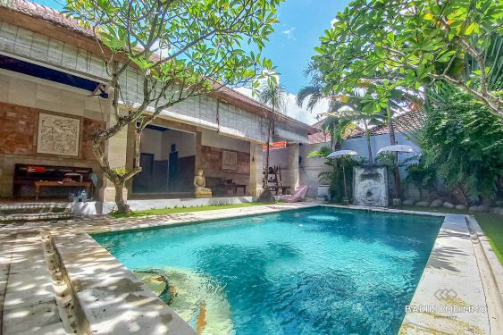 Image 1 from Balinais villa de 2 chambres à vendre en location à Bali Seminyak