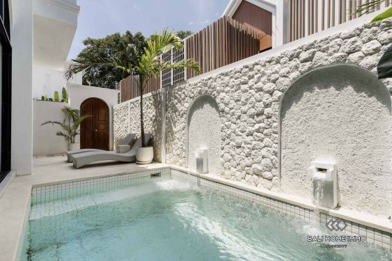 Image 2 from Belle villa de 2 chambres avec toit à vendre en leasehold à Bali Batu Bolong