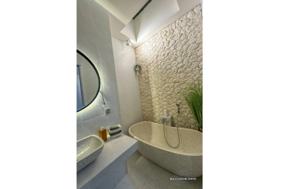 Image 8 from Villa indah 2 kamar dijual dengan status hak sewa di Kerobokan, Bali.