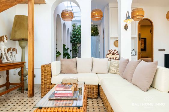 Image 2 from Beautiful 3 Bedroom villa for sale leasehold in the center of Berawa