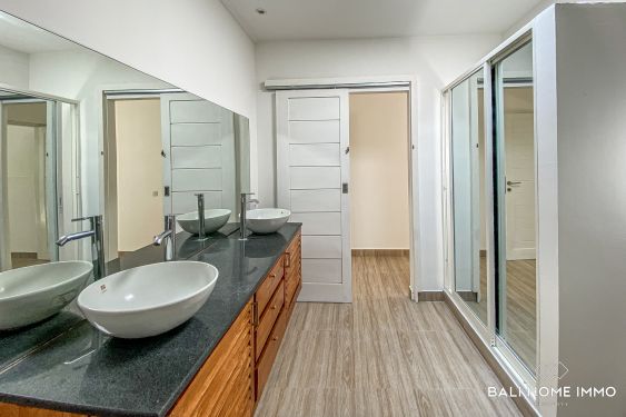 Image 3 from NEWLY RENOVATED BEAUTIFUL 3 BEDROOM VILLA FOR RENTAL IN BALI CANGGU BERAWA