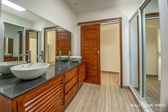 Image 5 from NEWLY RENOVATED BEAUTIFUL 3 BEDROOM VILLA FOR RENTAL IN BALI CANGGU BERAWA