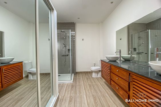 Image 4 from NEWLY RENOVATED BEAUTIFUL 3 BEDROOM VILLA FOR RENTAL IN BALI CANGGU BERAWA