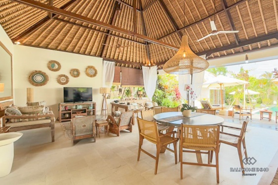 Image 6 from Beautiful 3 Bedrooms villa for monthly rentals in Bali Canggu padonan