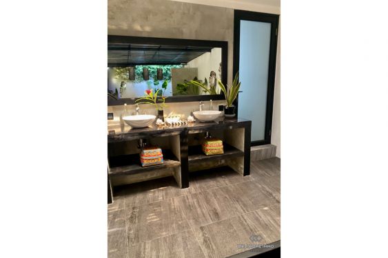 Image 15 from Dijual dan Disewakan Vila 4 Kamar yang Indah di Bali Berawa