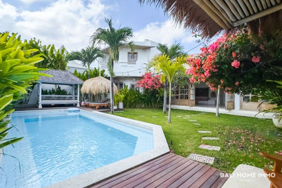 Image 2 from Disewakan Villa Cantik 4 Kamar dengan Ruang Kerja dan Taman di Bali Umalas