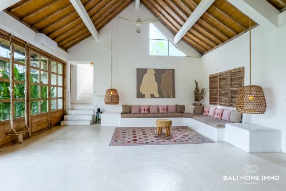 Image 3 from Disewakan Villa Cantik 4 Kamar dengan Ruang Kerja dan Taman di Bali Umalas